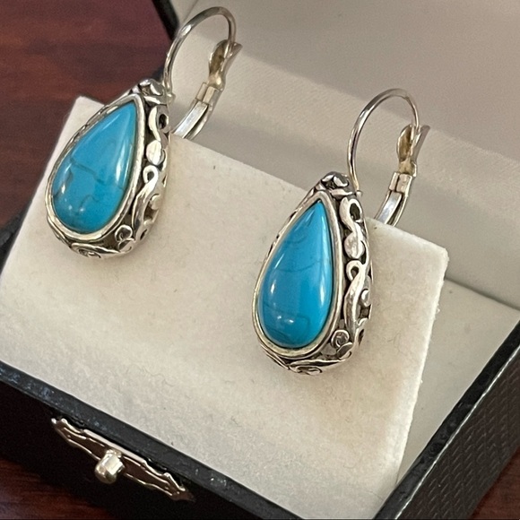 Turquoise silver tone pendant necklace & earring set - Picture 8 of 8